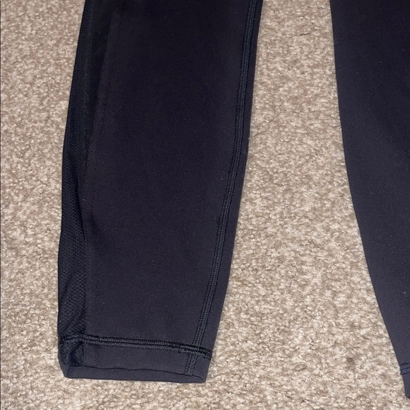 Lululemon Athletica Black Leggings 25 inch inseam, like new - Picture 4 of 7